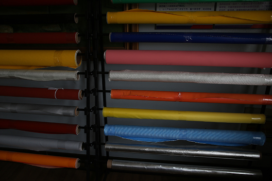 Bunte 0.4mm feuerfeste Fiberglas-Schweißens-Stoff-Fiberglas-Stoff-Rolle