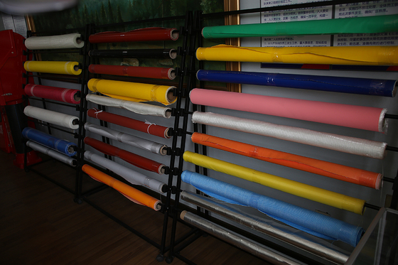 Bunte 0.4mm feuerfeste Fiberglas-Schweißens-Stoff-Fiberglas-Stoff-Rolle